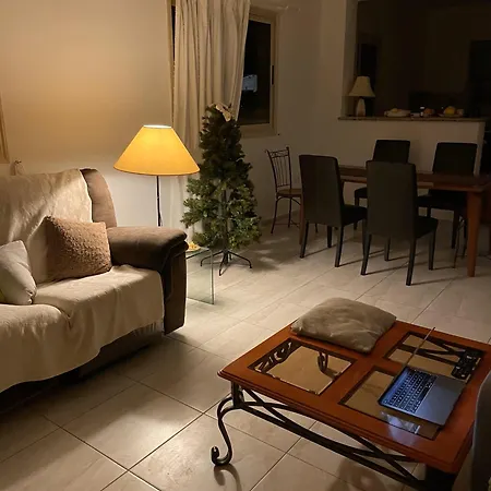 Zenberry House Проживание в семье Мадрия